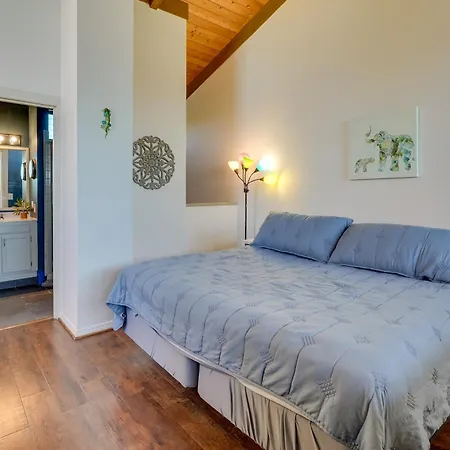 Top-Floor Kailua Bay Resort Condo With Ocean Views!